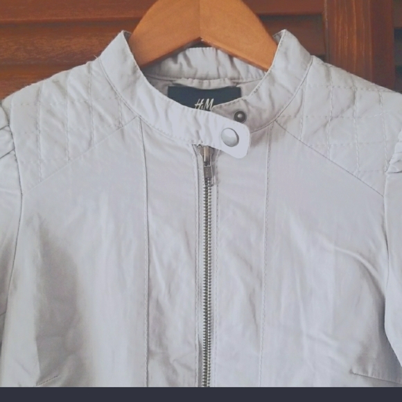 H&M Blue jacket sz 2 perfect condition - Picture 2 of 3